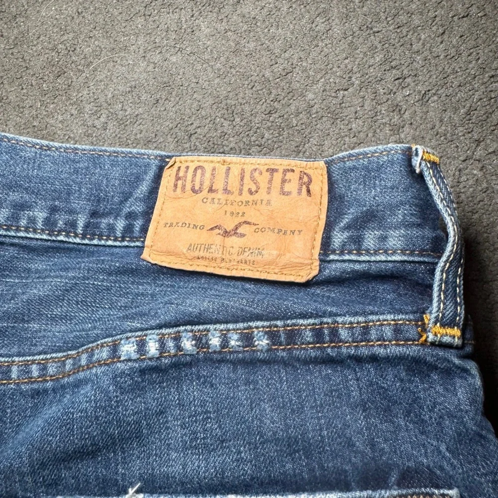 Hollister Mens Distressed Button Fly Jeans Medium Wash Blue 28x30 Slim Straight